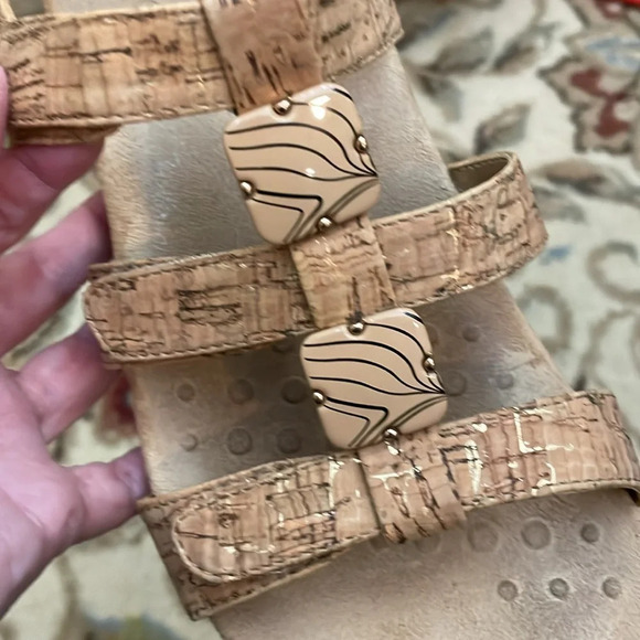 Vionic Amber-Gold Cork Sandals Size 7 - Picture 6 of 8